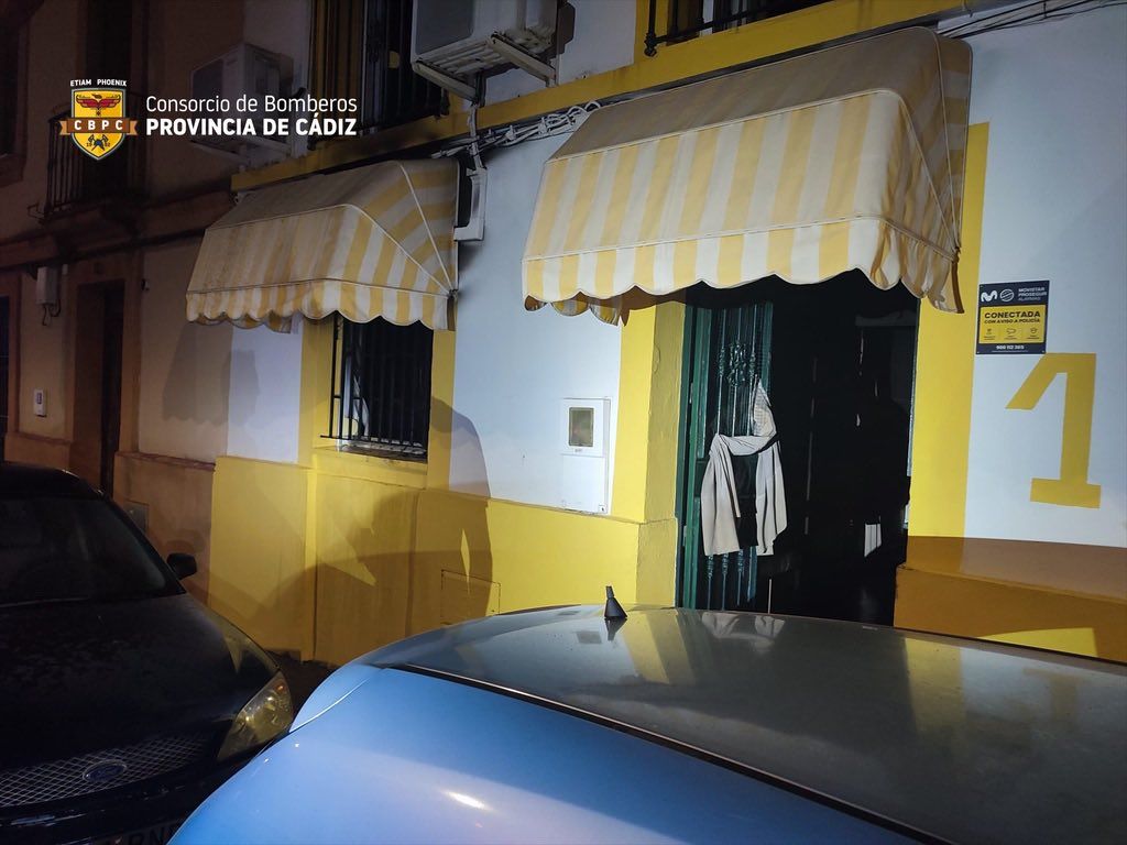 Exterior de la vivienda incenciada.