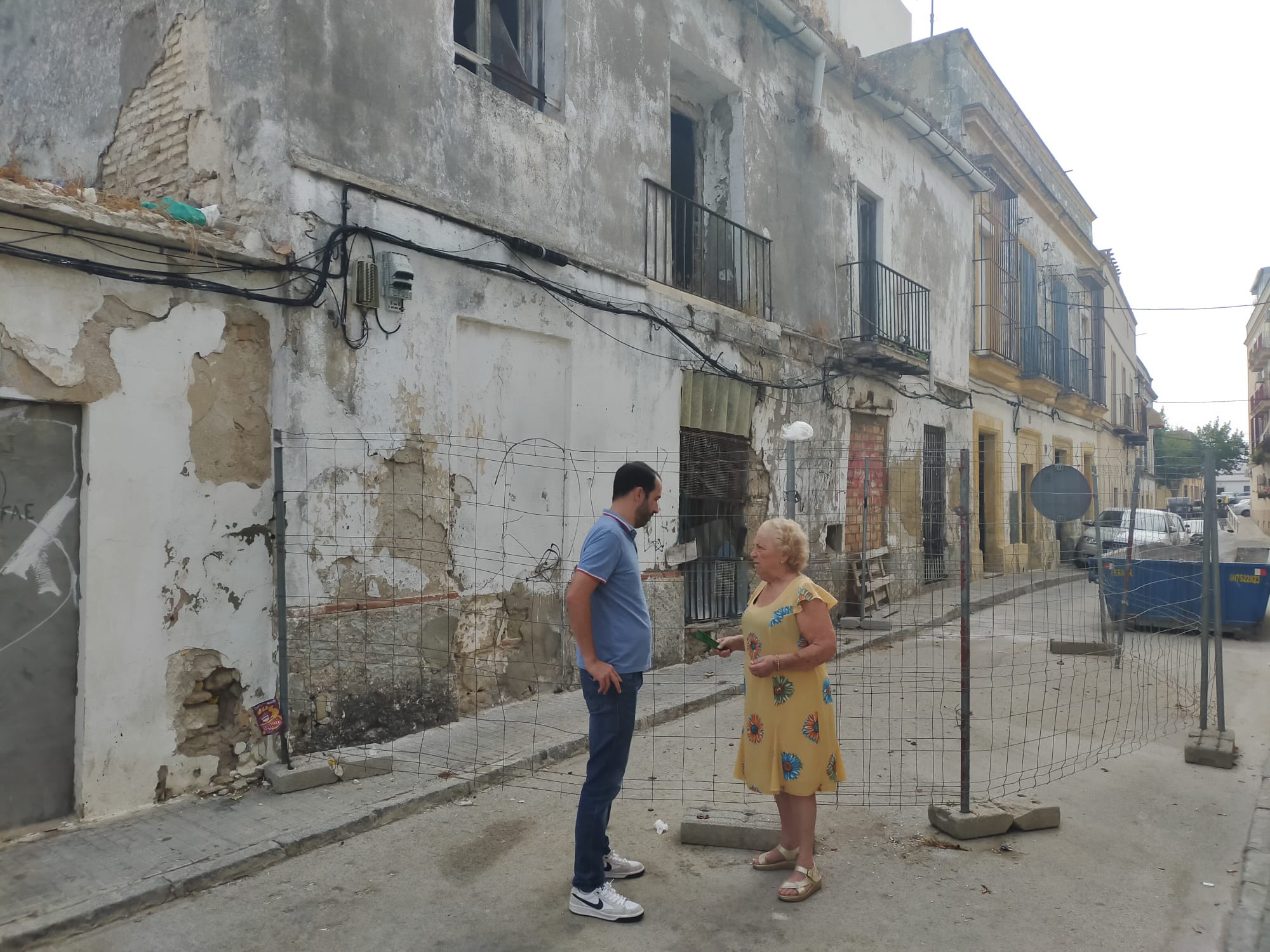 Santiago Casal, portavoz de AxSí Jerez, en la calle Campana.