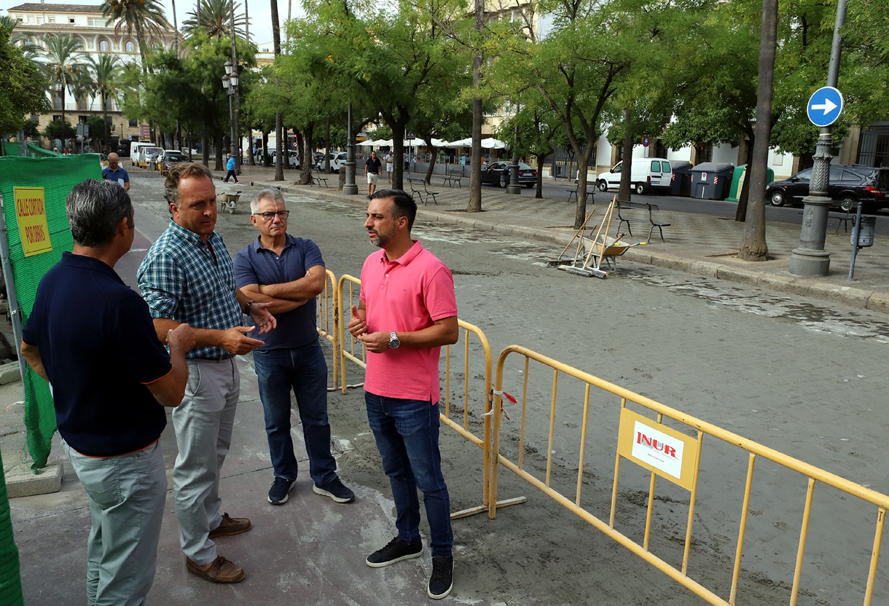 El adoquinado del Mamelón en Jerez ya tiene fecha de 'reinauguración'. Díaz, en una visita a las obras.