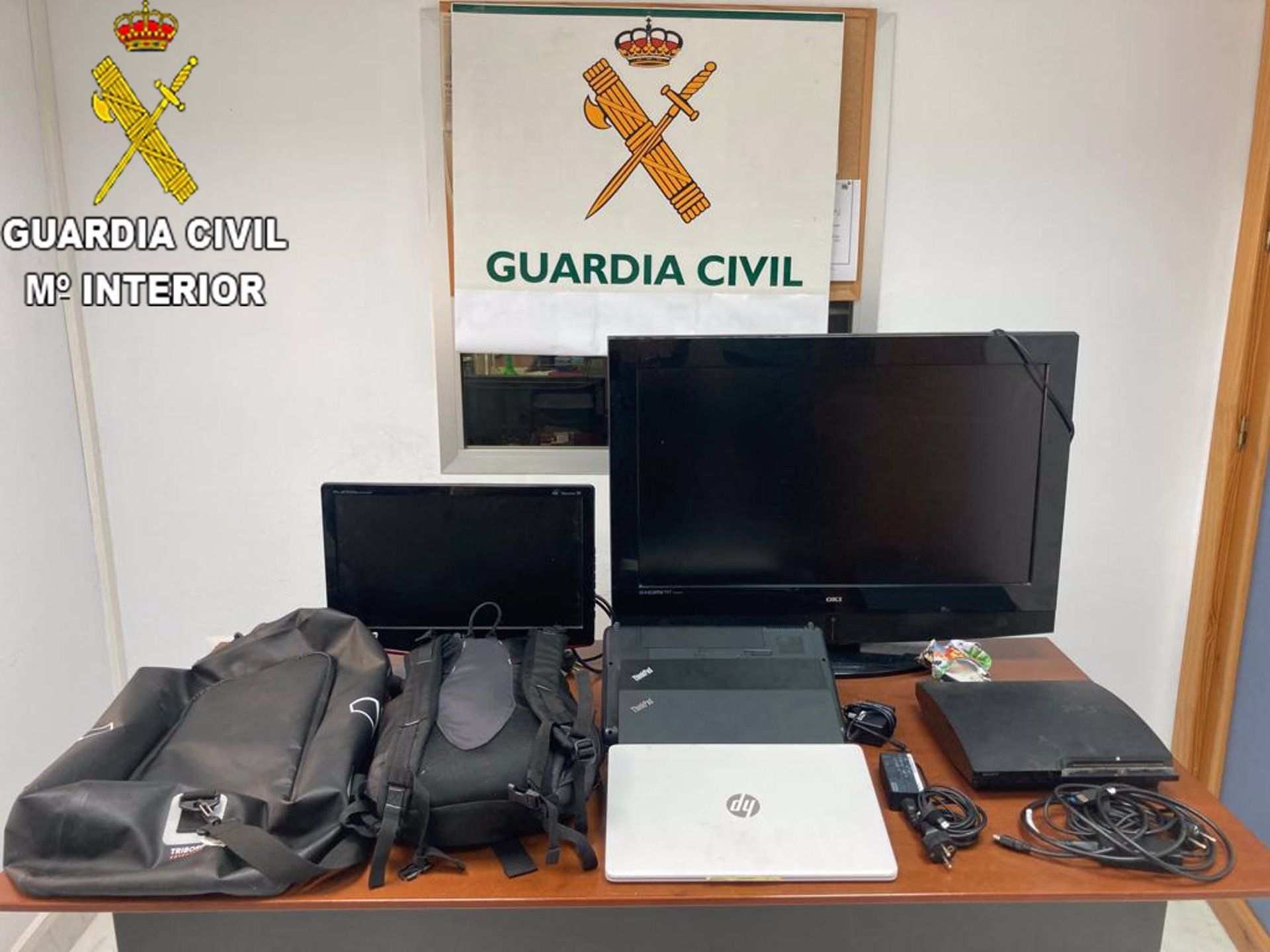 Ola de robos en viviendas de Conil. Material robado por los detenidos interceptado por la Guardia Civil de Cádiz.