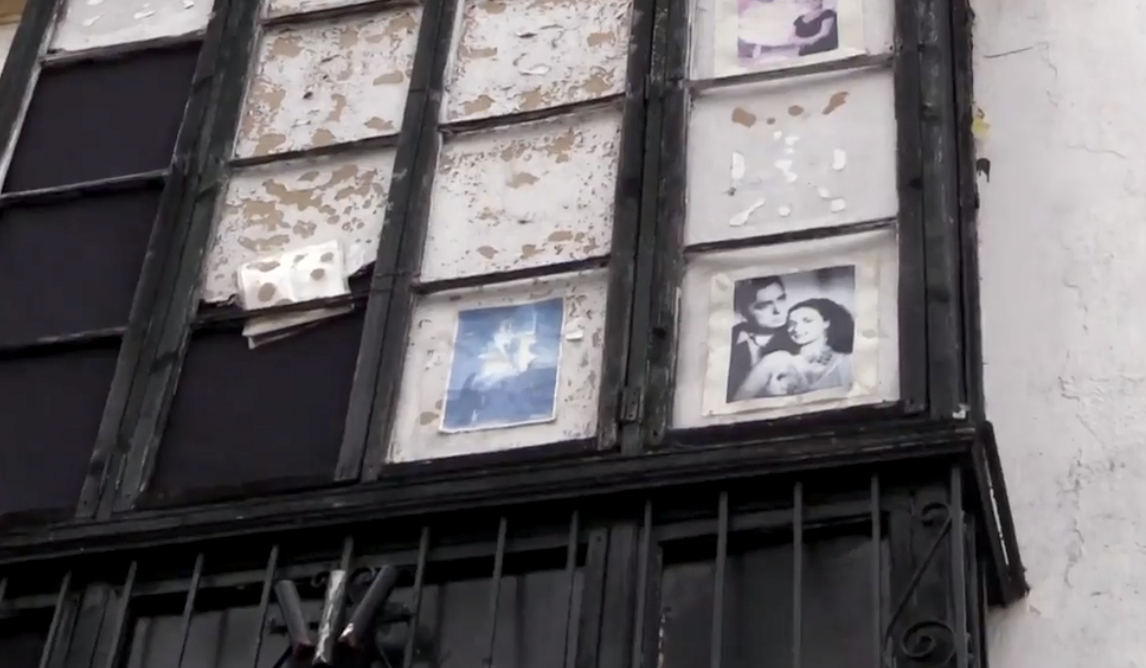 Imagen de uno de los balcones de la casa natal de Lola Flores, en Jerez, en una captura de vídeo de Europa Press.