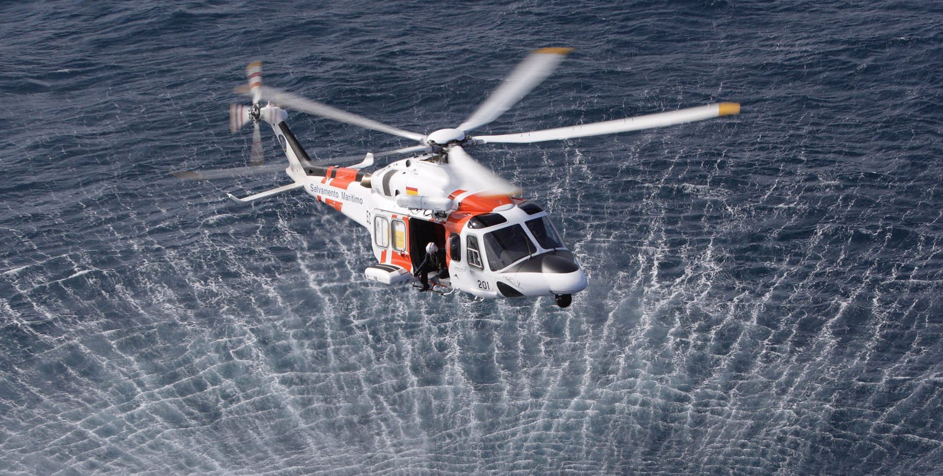 Helicóptero de Salvamento Marítimo. Un hombre ha fallecido en Huelva.