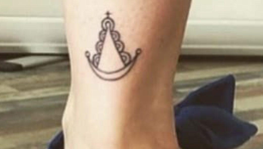 Imagen del tatuaje de la Virgen del Rocío.