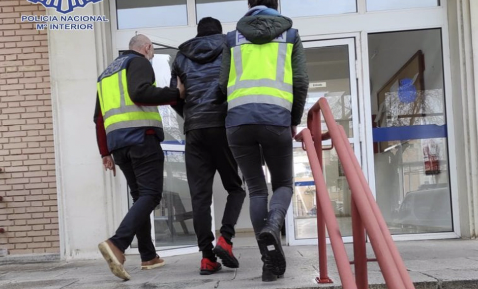 En libertad el taxista de Sevilla que se masturbó delante de una menor.