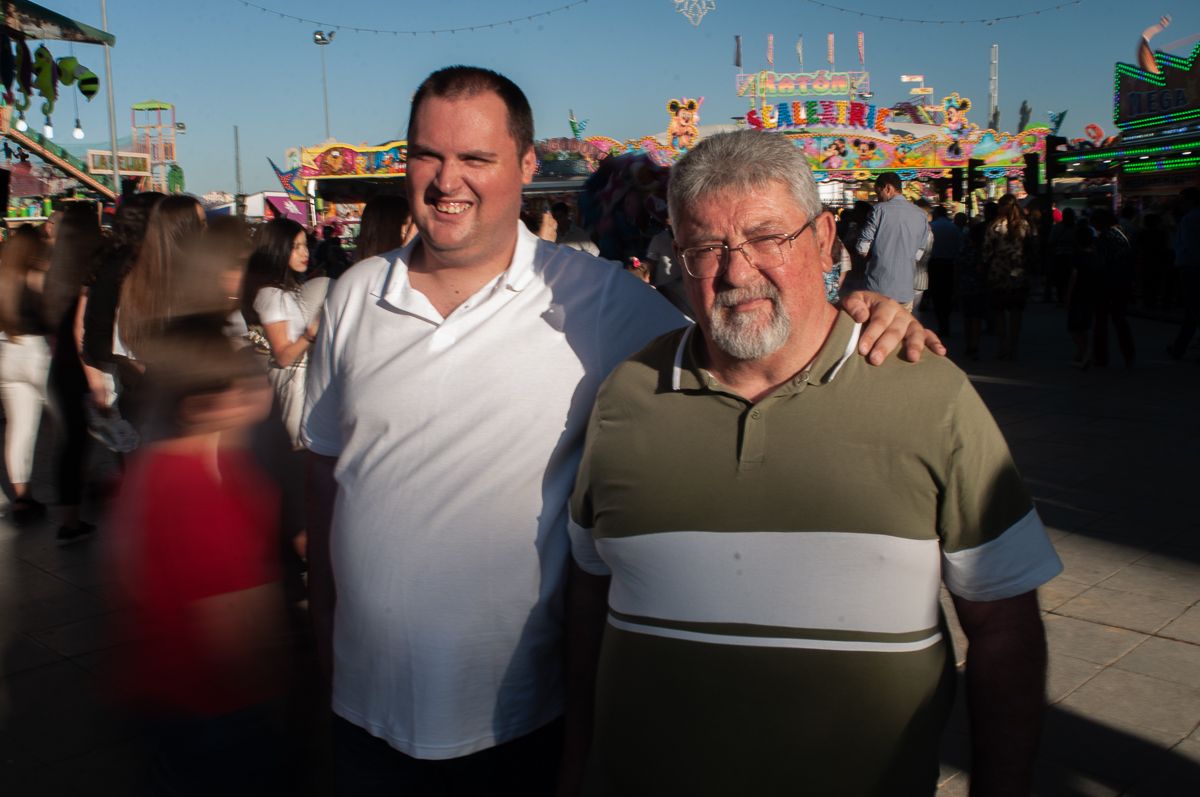 Pablo con su padre Pepe Sabido, presidente de Autismo Cádiz en Jerez. FOTO: MANU GARCÍA.