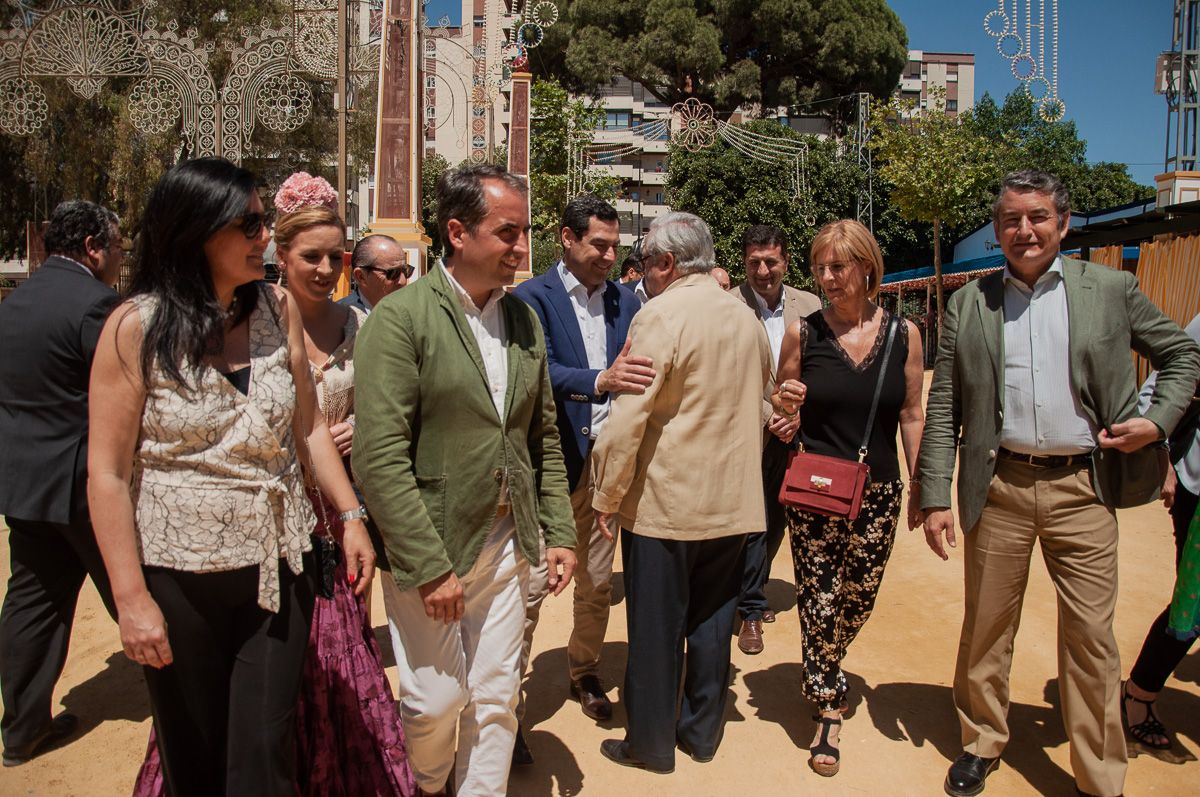 Pelayo, esta pasada Feria junto a miembros del PP jerezano y andaluz. FOTO: MANU GARCÍA