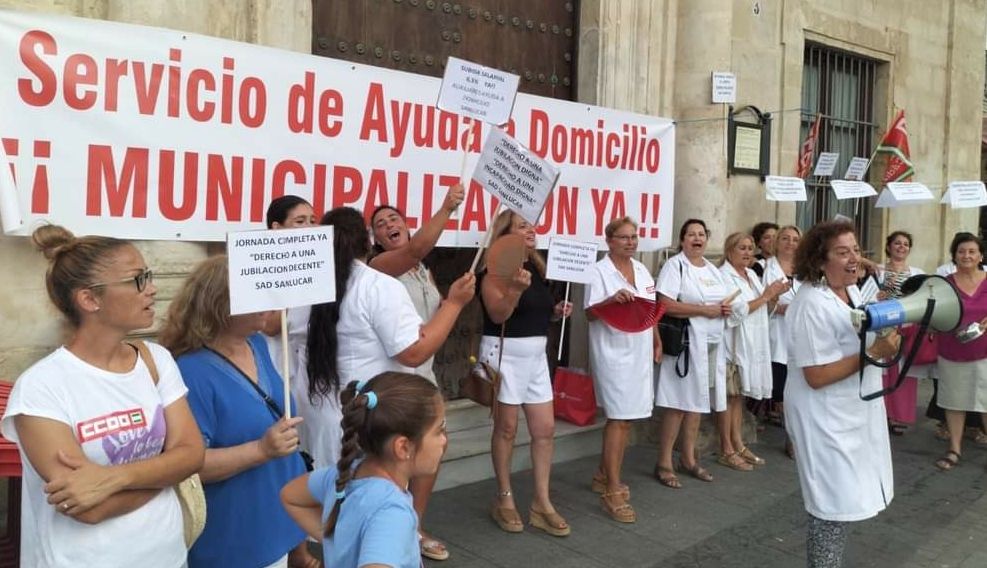 Protesta de las trabajadoras de ayuda a domicilio de Sanlúcar.