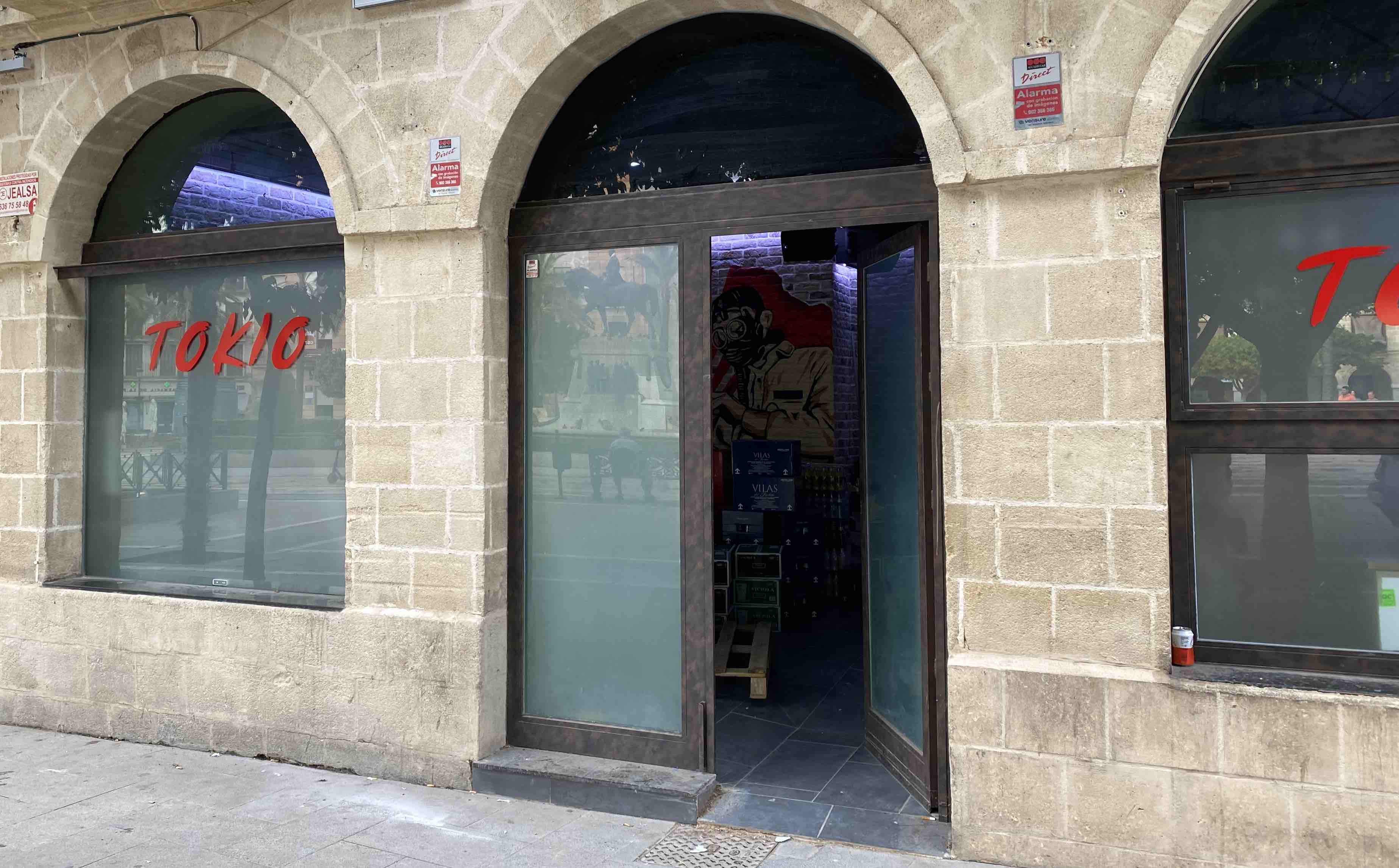 A punto de inaugurarse Tokio, un bar de copas en el sitio más inesperado del centro de Jerez.