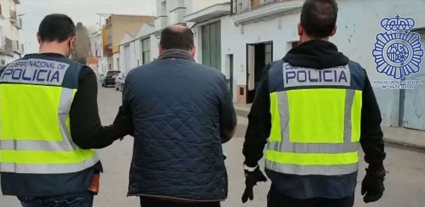 Uno de los detenido en Sevilla.  Siete sevillanos estafaron cerca de 2 millones de euros por llamadas telefónicas fraudulentas