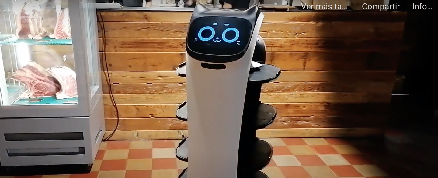 Camila, la primera robot camarera de la provincia de Cádiz.