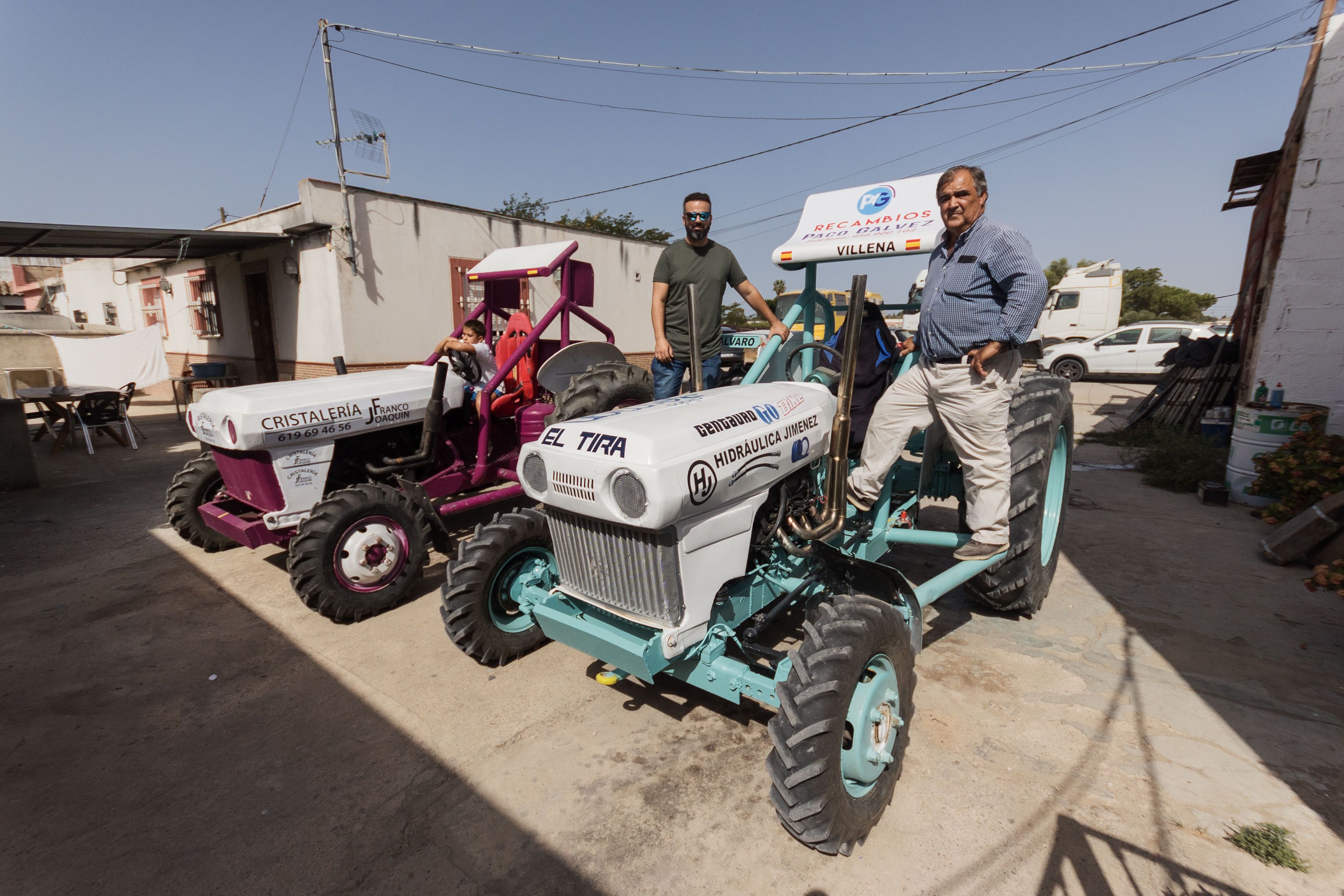 José Villena y Antonio Ruiz Carmona, impulsor de las carreras de tractores de Guadalcacín.