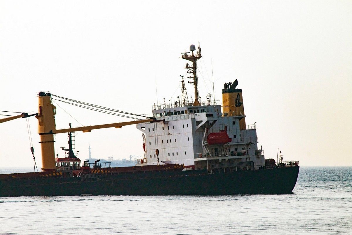 El buque OS 35 encallado ante Gibraltar. INFO GIBRALTAR