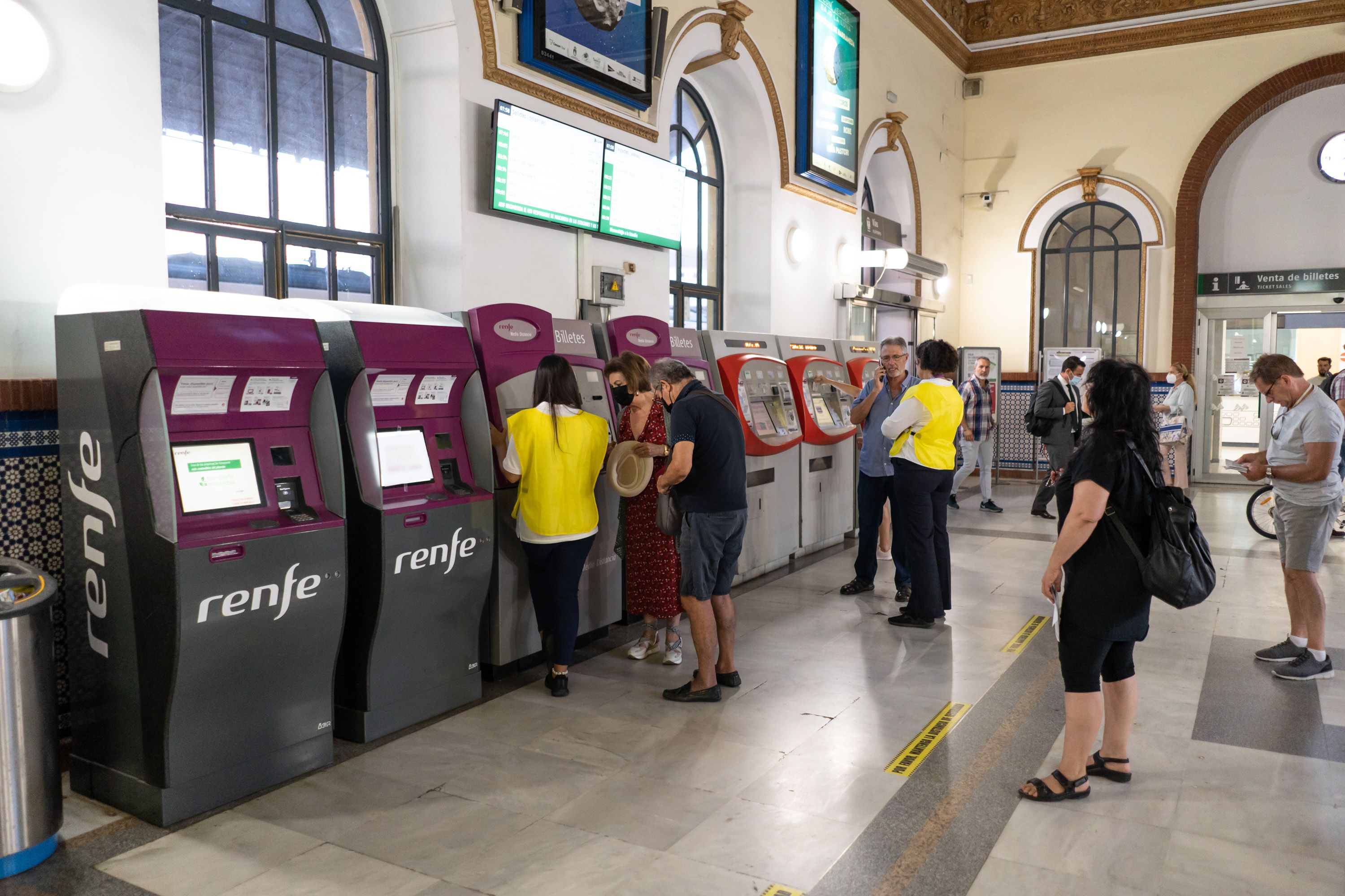 Estación de Renfe en Jerez el primer día de tren gratis.  