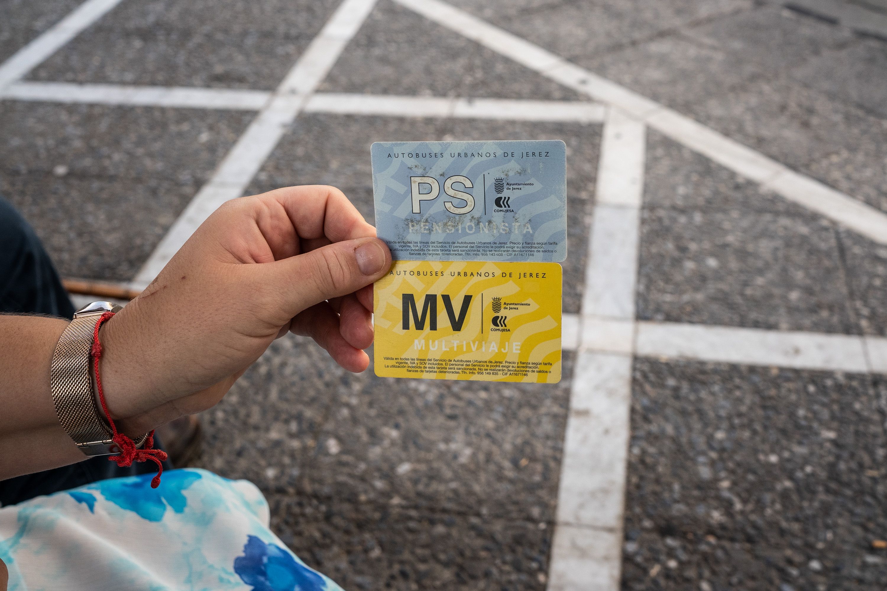 Tarjetas de Consuelo y Andrés.