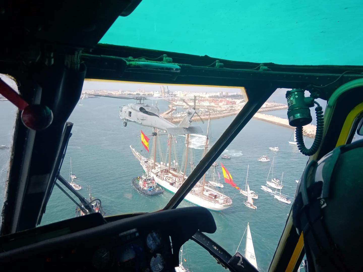 Helicópteros y aviones Harrier efectuarán una pasada de exhibición sobre Sanlúcar de Barrameda. DEFENSA Helicópteros y aviones Harrier efectuarán una pasada de exhibición sobre Sanlúcar de Barrameda. DEFENSA