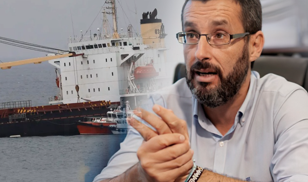 El chapapote del OS35 ya alcanza a las playas de La Línea. En la imagen, Juan Franco, alcalde de la localidad gaditana. El chapapote del OS35 ya alcanza a las playas de La Línea. En la imagen, Juan Franco, alcalde de la localidad gaditana.