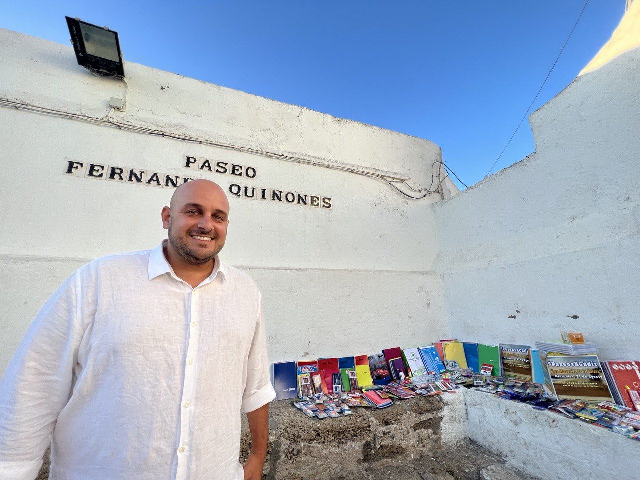 Eugenio Belgrano, líder de la plataforma Ahora Cádiz, ante la recogida de material escolar solidario.