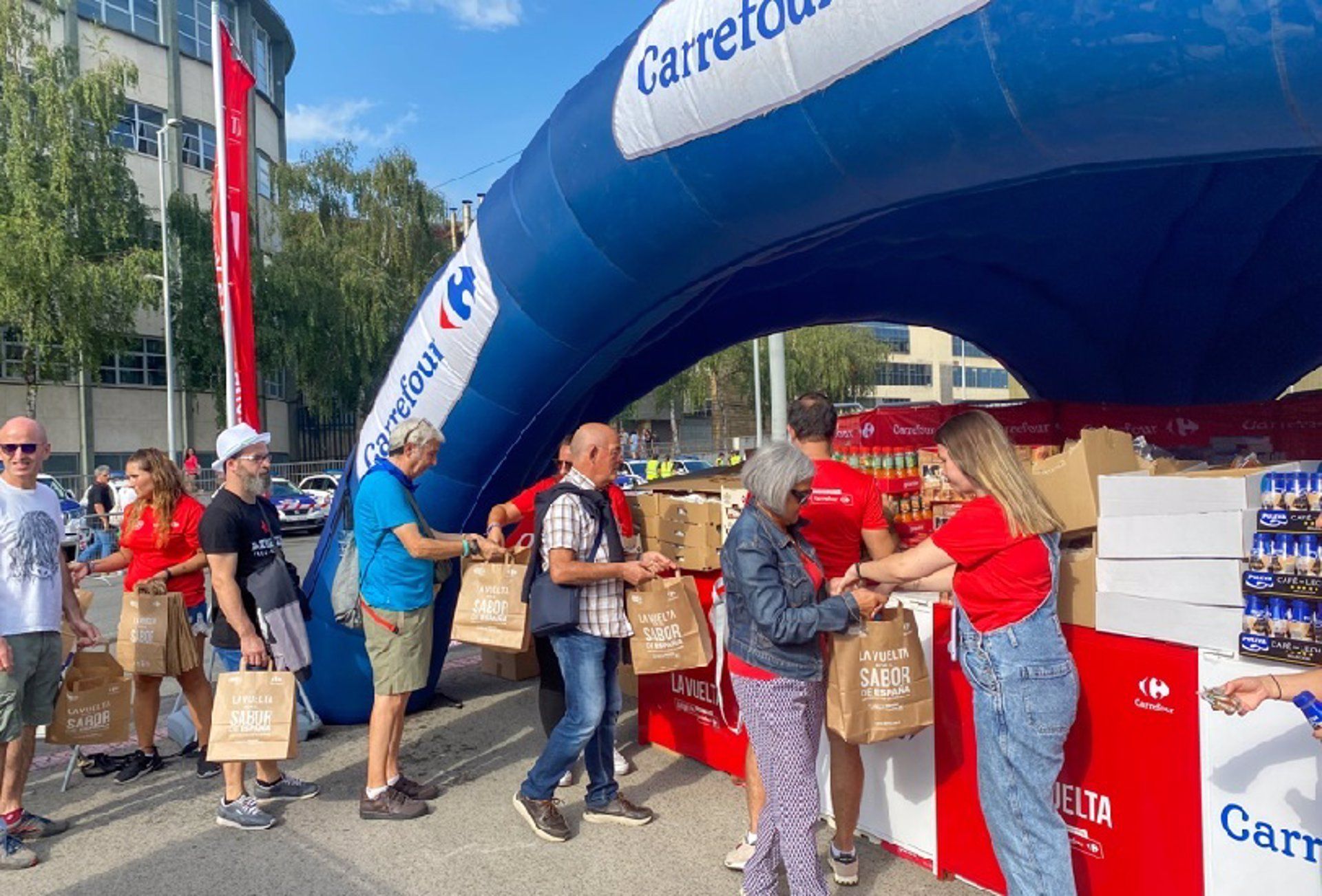 Carrefour repartirá 1.000 desayunos en Sanlúcar como celebración de La Vuelta