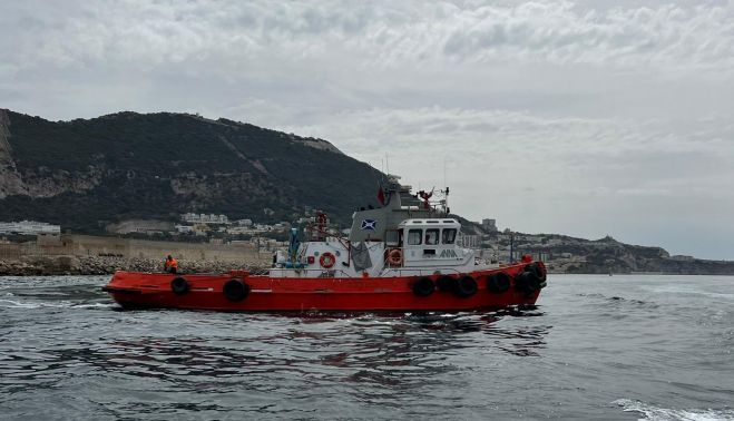 Gibraltar vigila la evolución del vertido. INFOGIBRALTAR