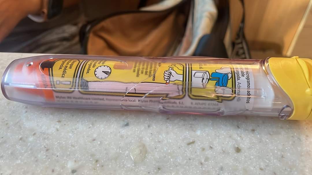 Inyección de epinefrina que la mujer llevaba cuando fue al Burger King en Puerto Real donde prepararon un menú sin gluten en la misma mesa que los demás.