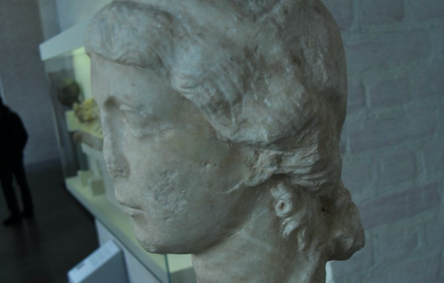 La Cabeza de Livia, cabeza romana de mármol blanco encontrada en las ruinas de Carissa Aurelia en 1960. FOTO: AYUNTAMIENTO DE BORNOS.