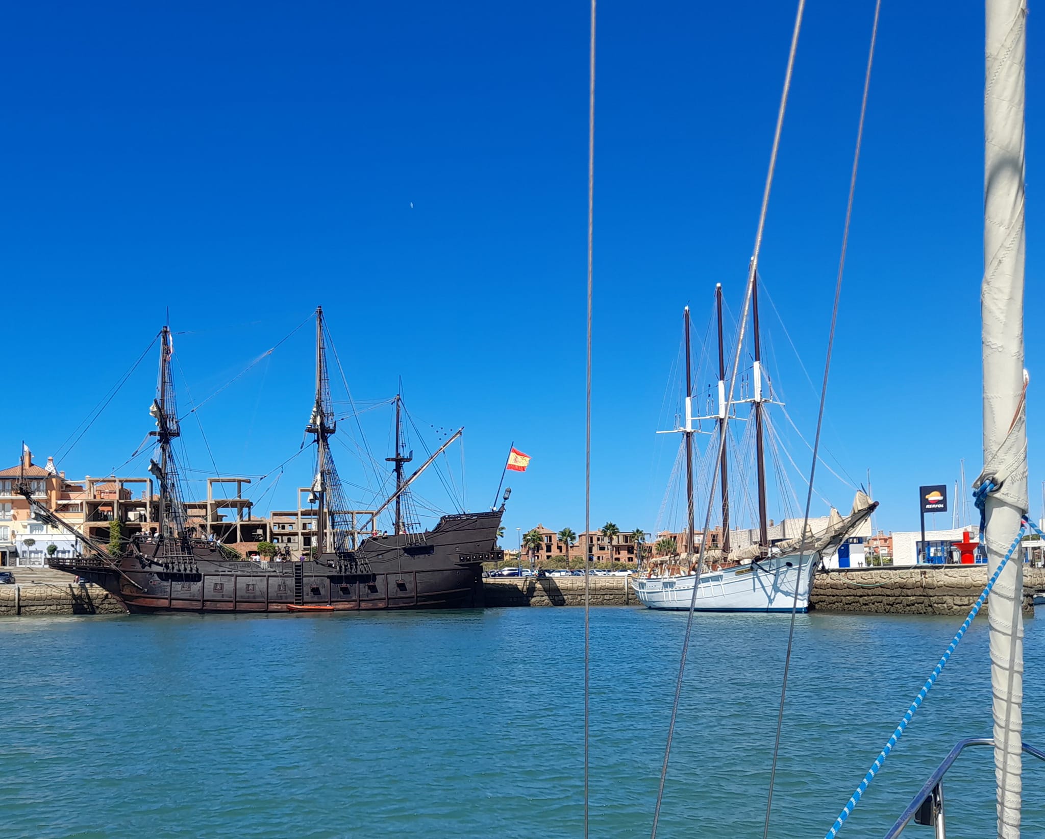 Réplica de un galeón español en el muelle de Puerto Sherry. ANDRÉSRINCÓN
