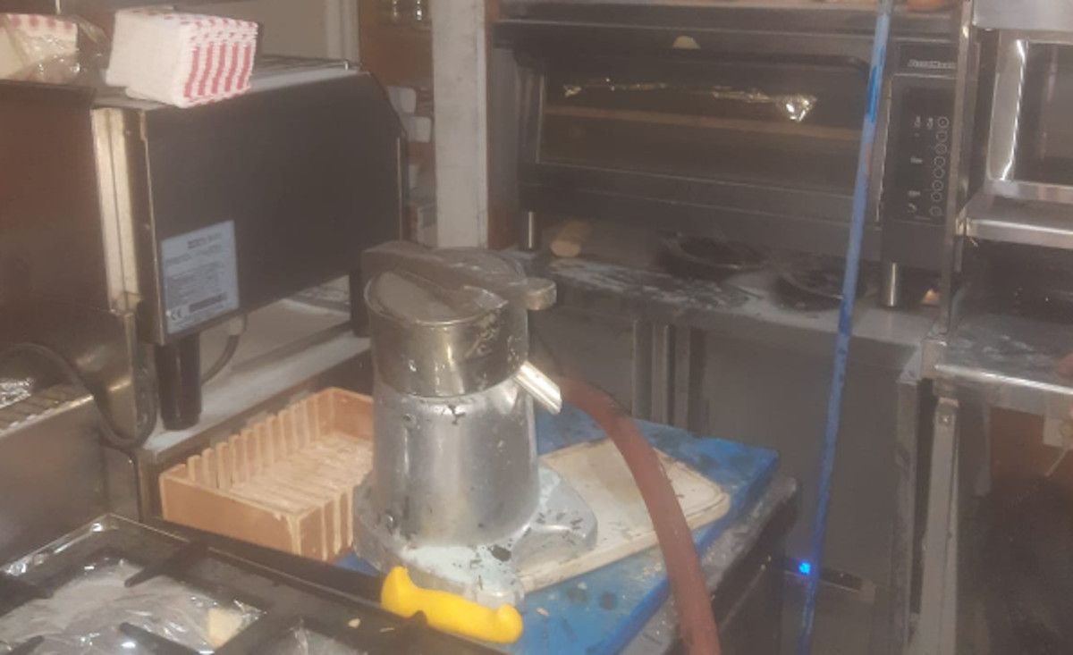 Incendio en un restaurante de la calle Tornería en Jerez.