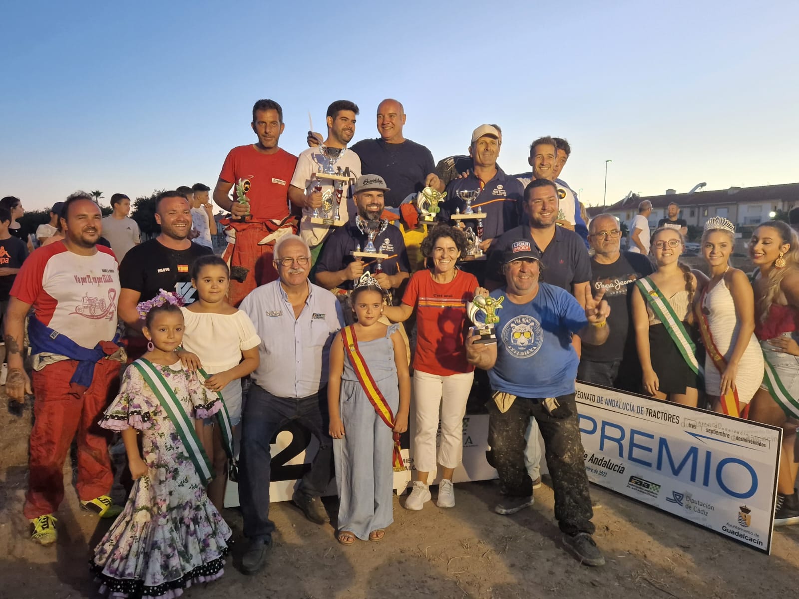 Pilotos ganadores en el XXV Campeonato de Tractores de Andalucía celebrado en Guadalcacín.