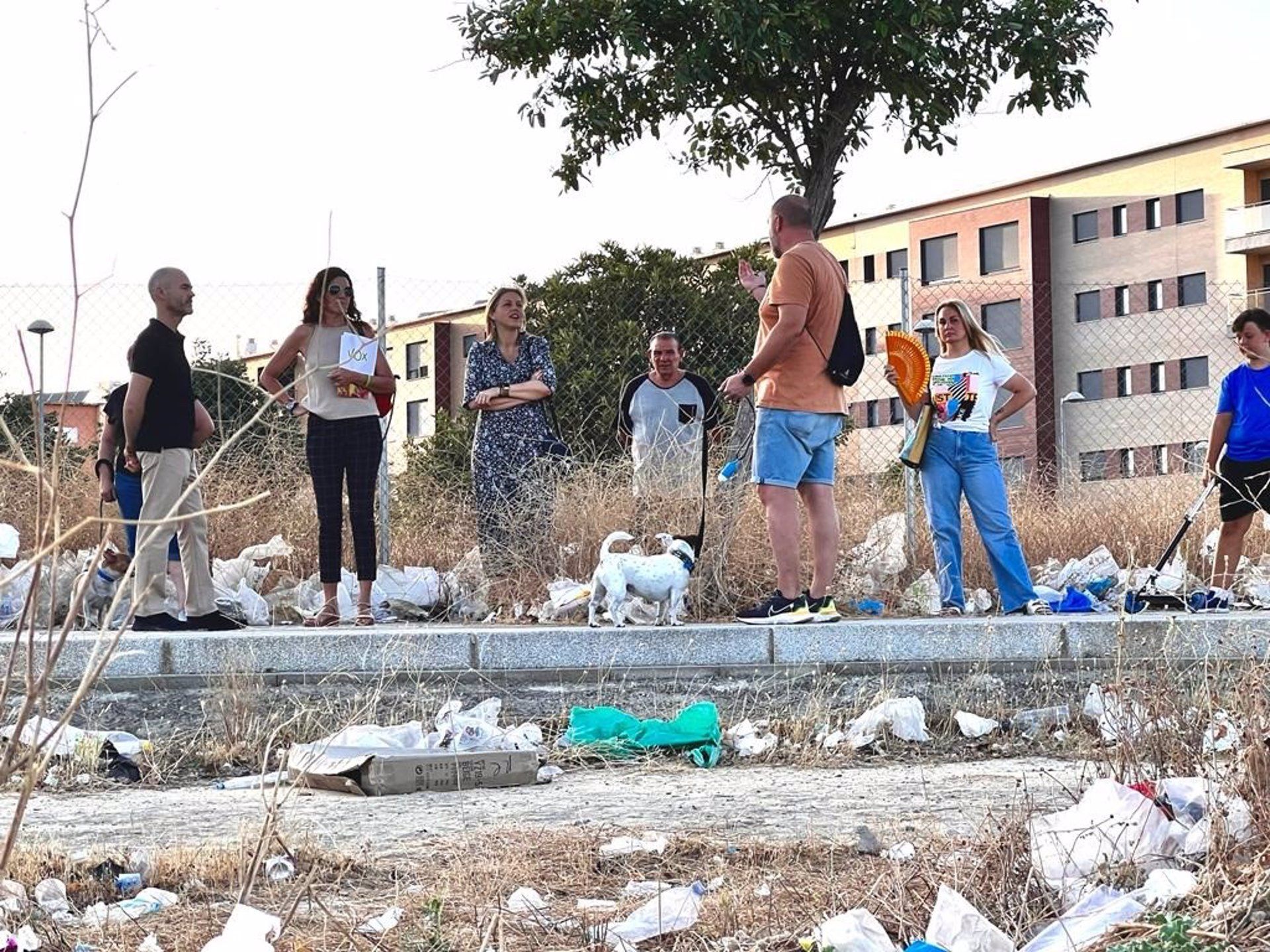 En la imagen, estado de zonas en Sevilla donde Lipasam ni llega. 