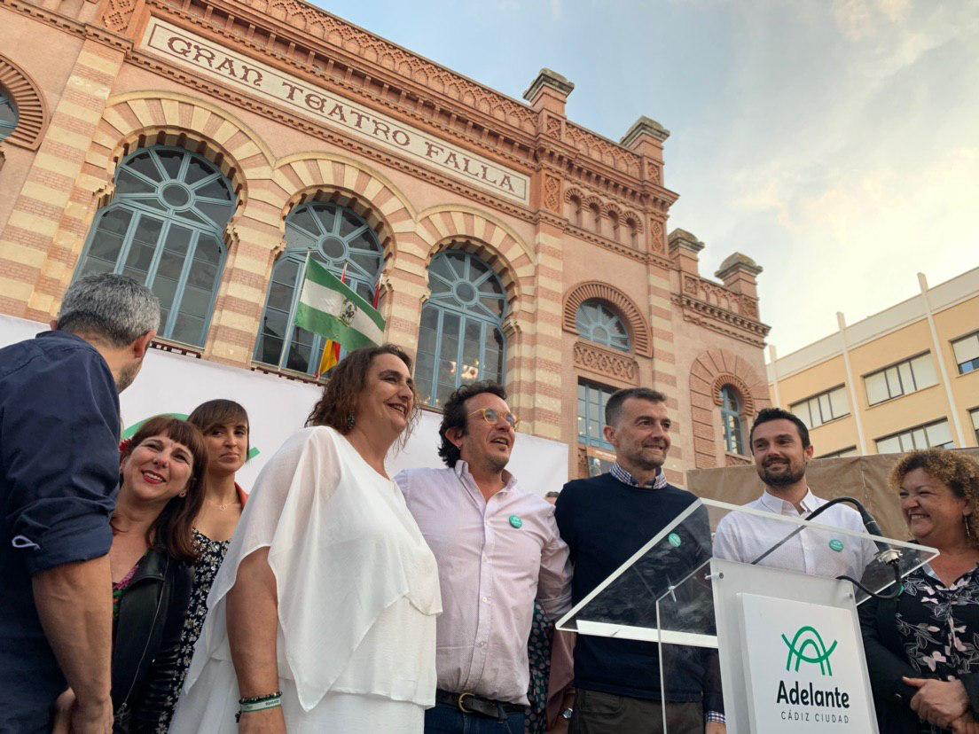 José María González, en el arranque de la campaña, hace ahora una semana, junto a Ángela Aguilera y Antonio Maíllo, y otros compañeros de coalición política.