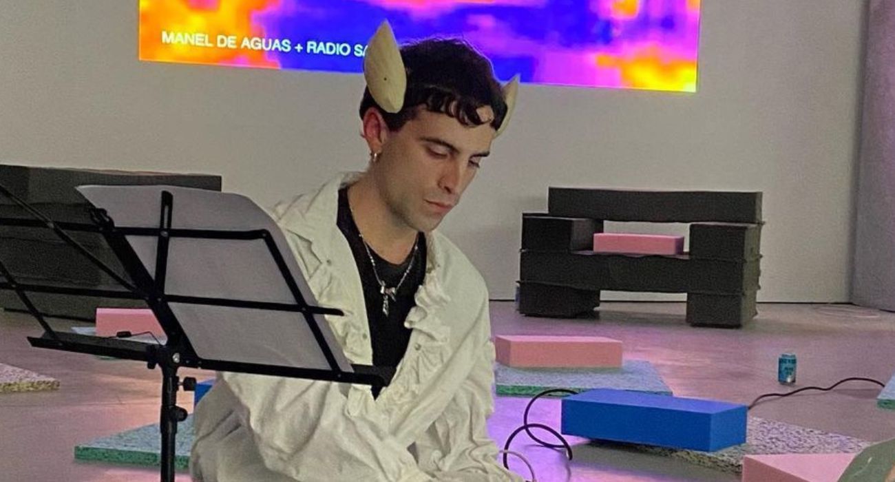 Manel, con sus dos aletas en la cabeza.