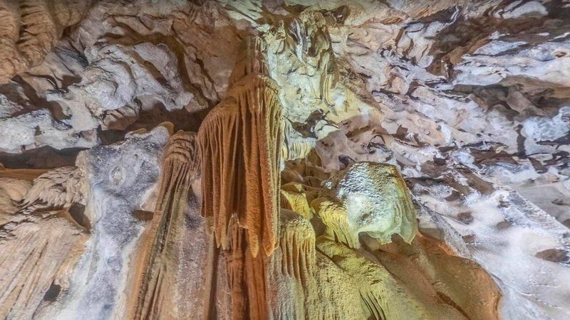 La cueva de la Maravilla Blanca, descubierta en Málaga.