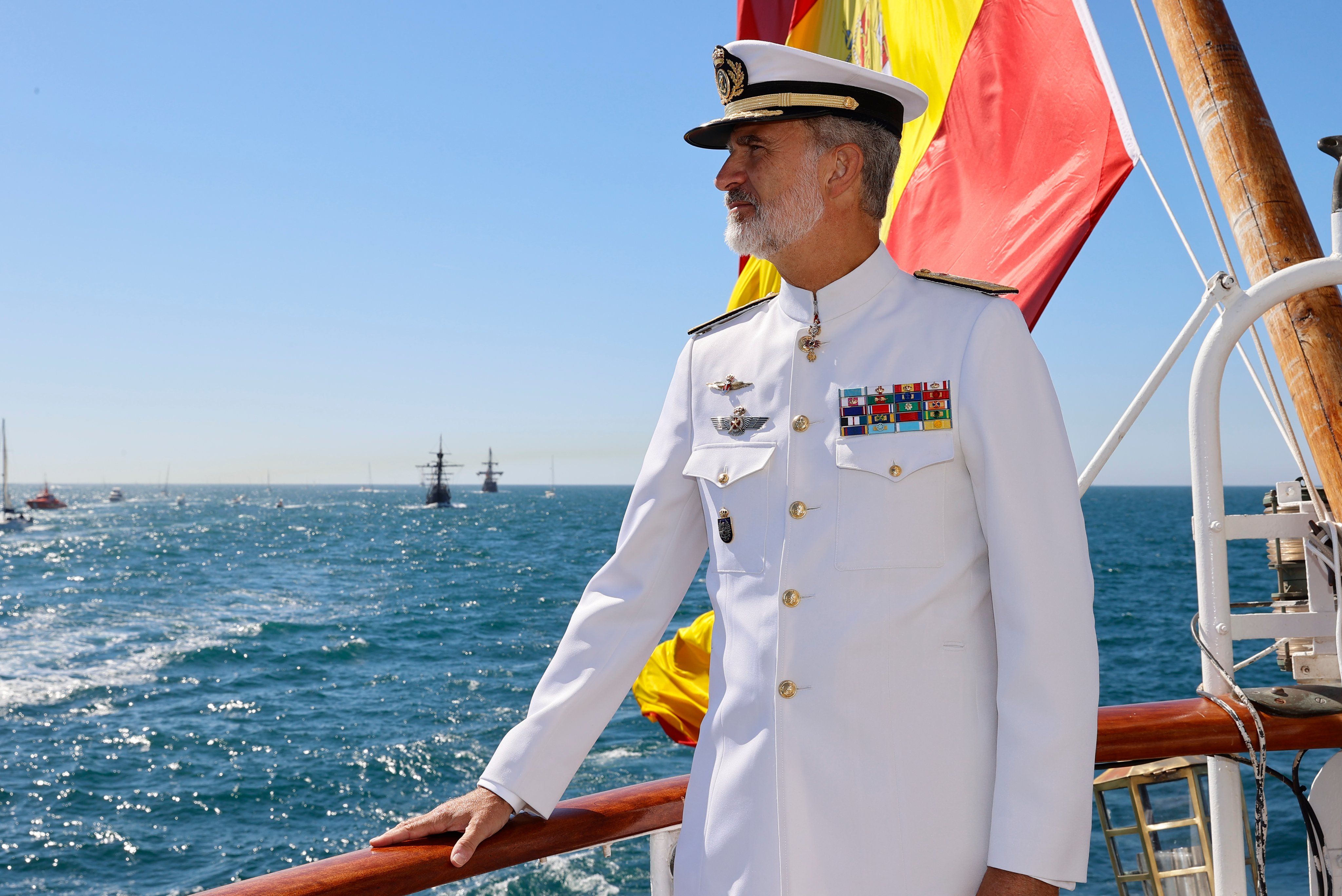 Felipe VI preside la revista naval por el quinto centenario de la primera vuelta al mundo. CASA REAL