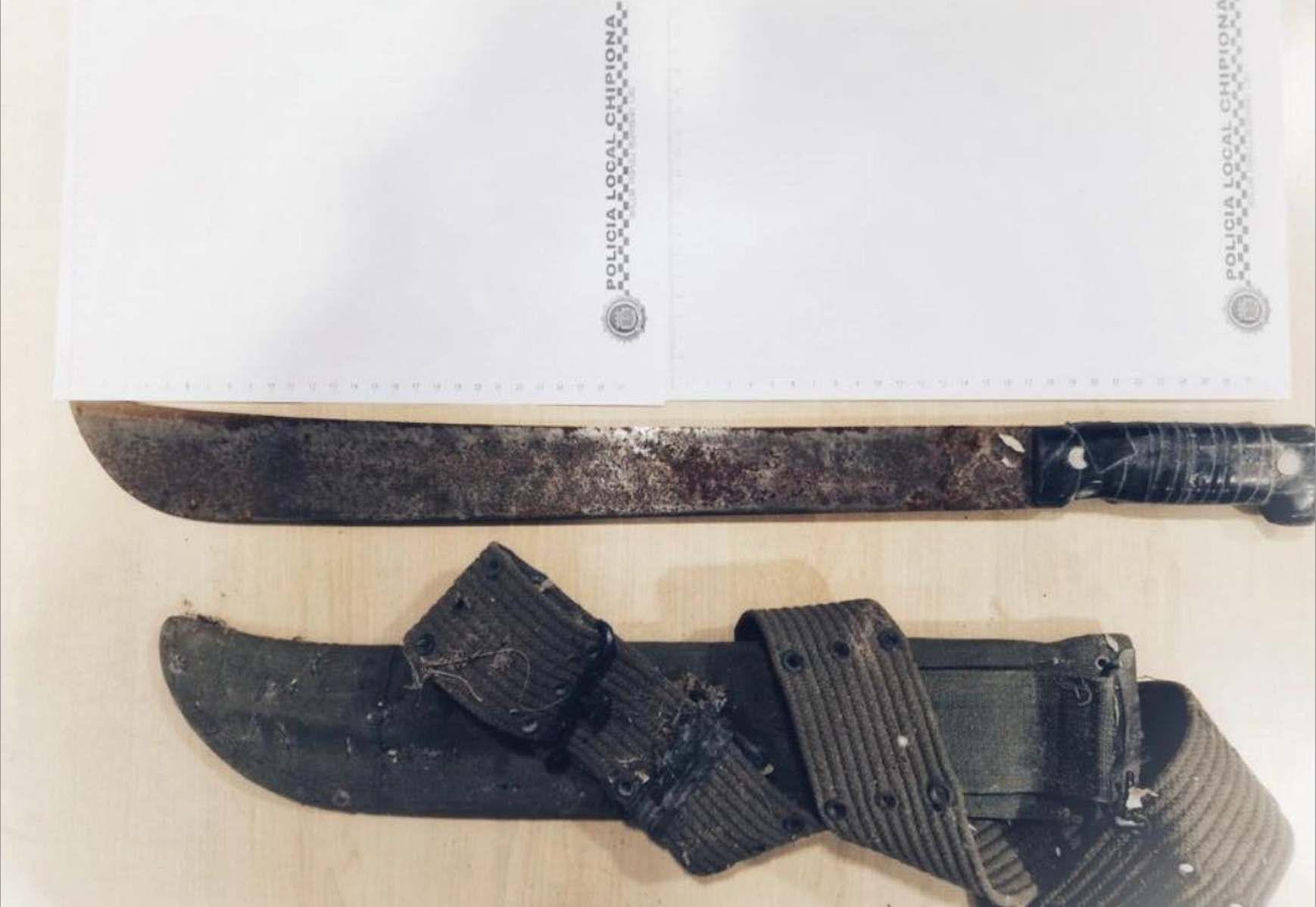 Imagen del machete de grandes dimensiones que portaba un vecino de Chipiona.