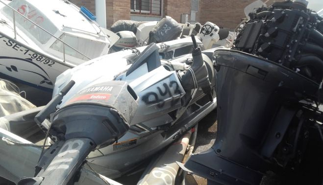 Los motores se amontonan en el depósito del servicio marítimo de Algeciras. LVDS 