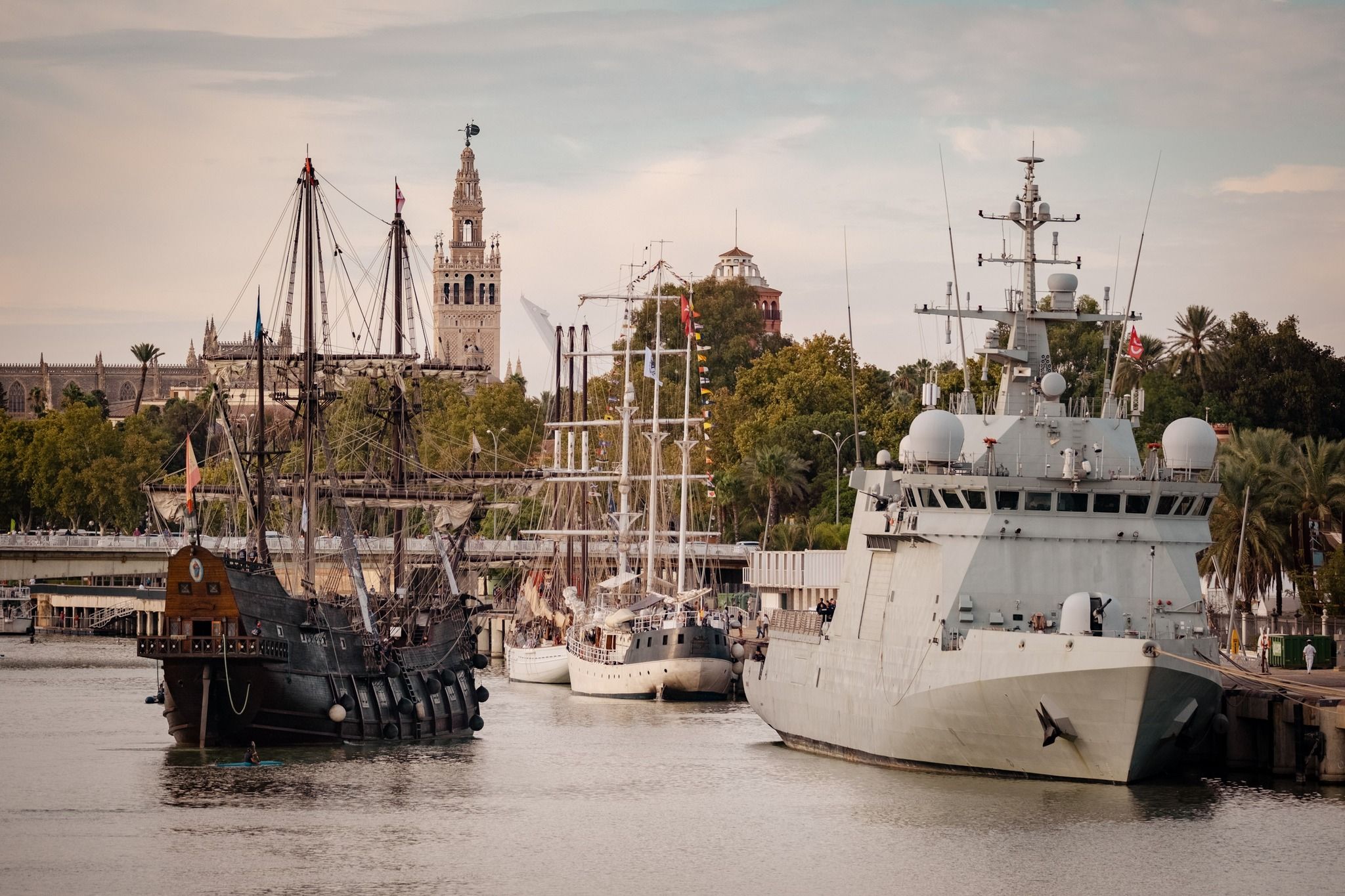 El Muelle de las Delicias centro de interés sobre la efemérides. PRENSA SEVILLA El Muelle de las Delicias centro de interés sobre la efemérides. PRENSA SEVILLA