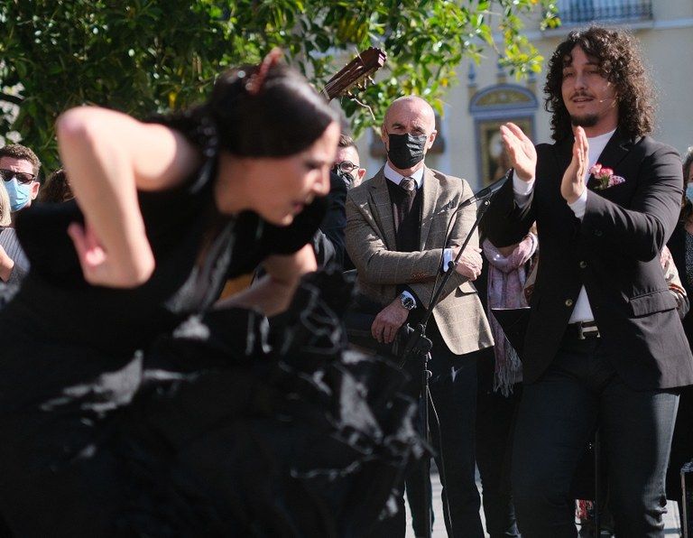 Lucía 'La Piñona' bailando en el Altozano. AYTO DE SEVILLA