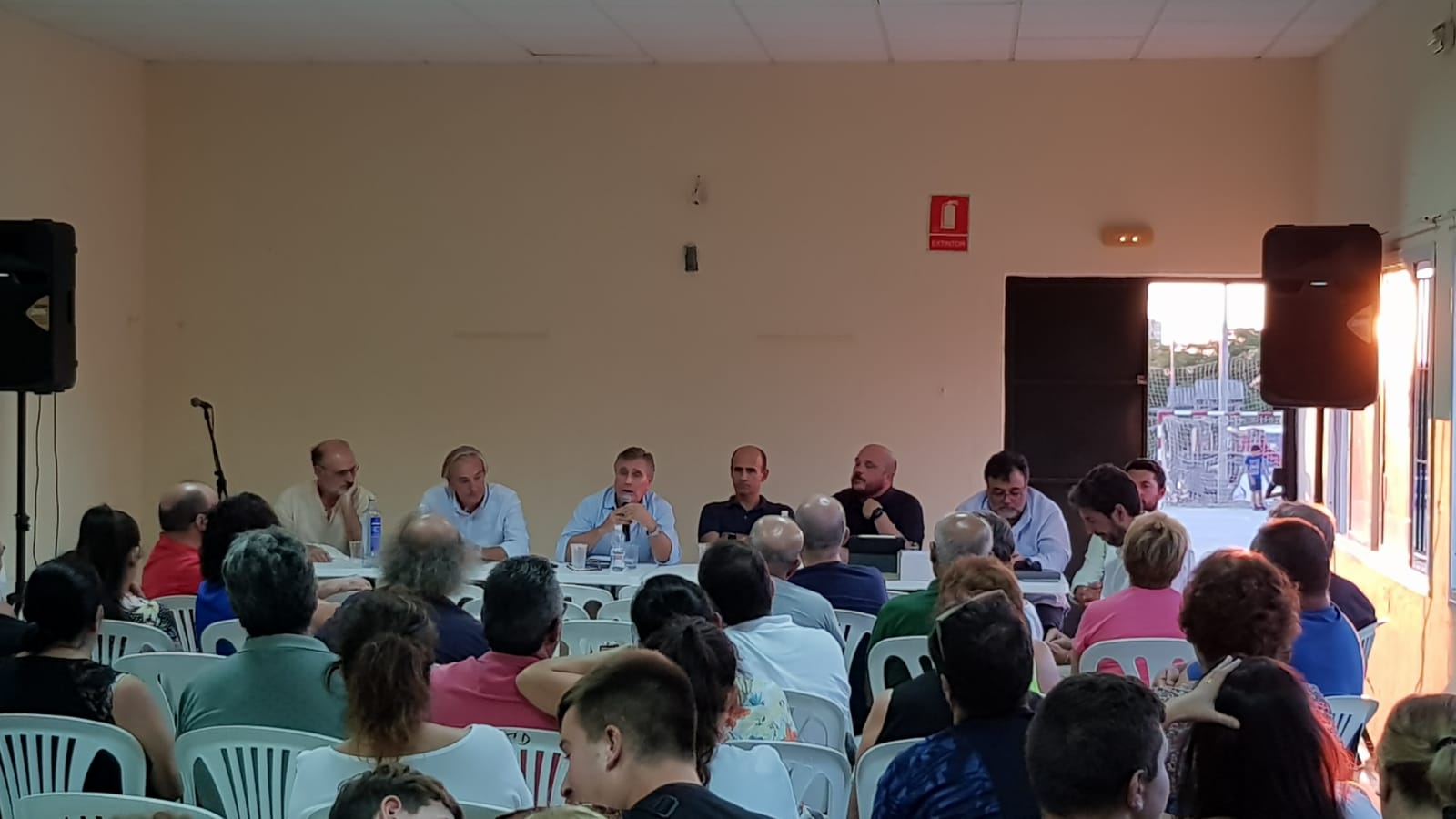 Reunión celebrada en el centro cultural de Alcornocalejos.
