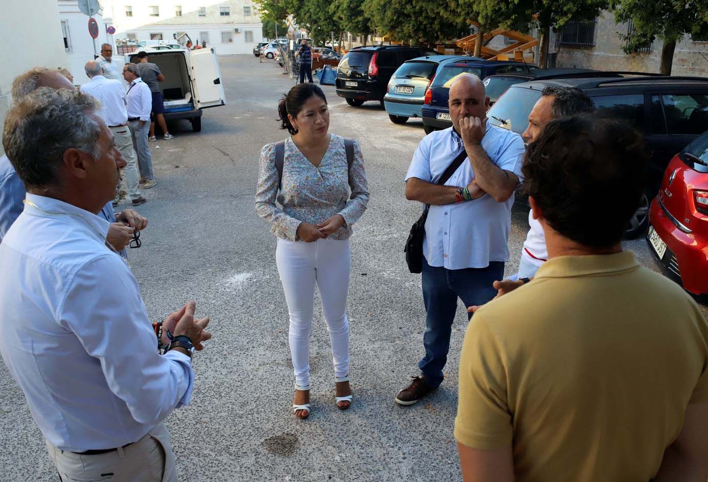 Ana Hérica Ramos, en un encuentro reciente con vecinos de La Asunción, barrio de Jerez en plena rehabilitación.