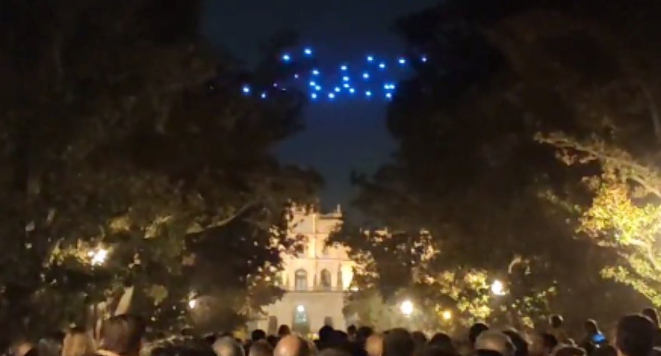 Indignación en Sevilla por la suspensión del espectáculo de drones en honor a la primera vuelta al mundo.