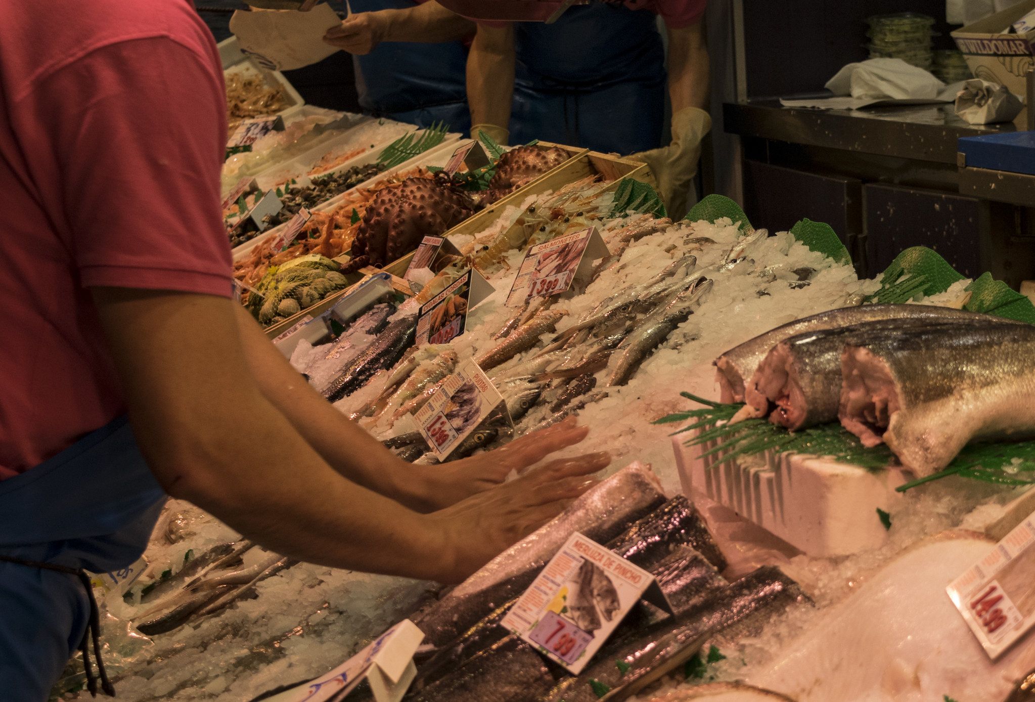 Una pescadería cualquiera en un mercado de España, en una imagen de archivo. FOTO: Adrián Kalizsky (Flickr.com)