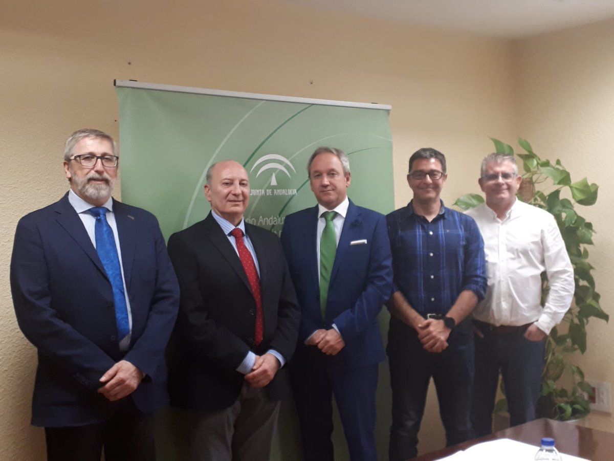 Diego Vargas, director general de Asistencia Sanitaria y Resultados en la Junta de Andalucía, en el centro de la imagen. FOTO: SEMG ANDALUCÍA. 