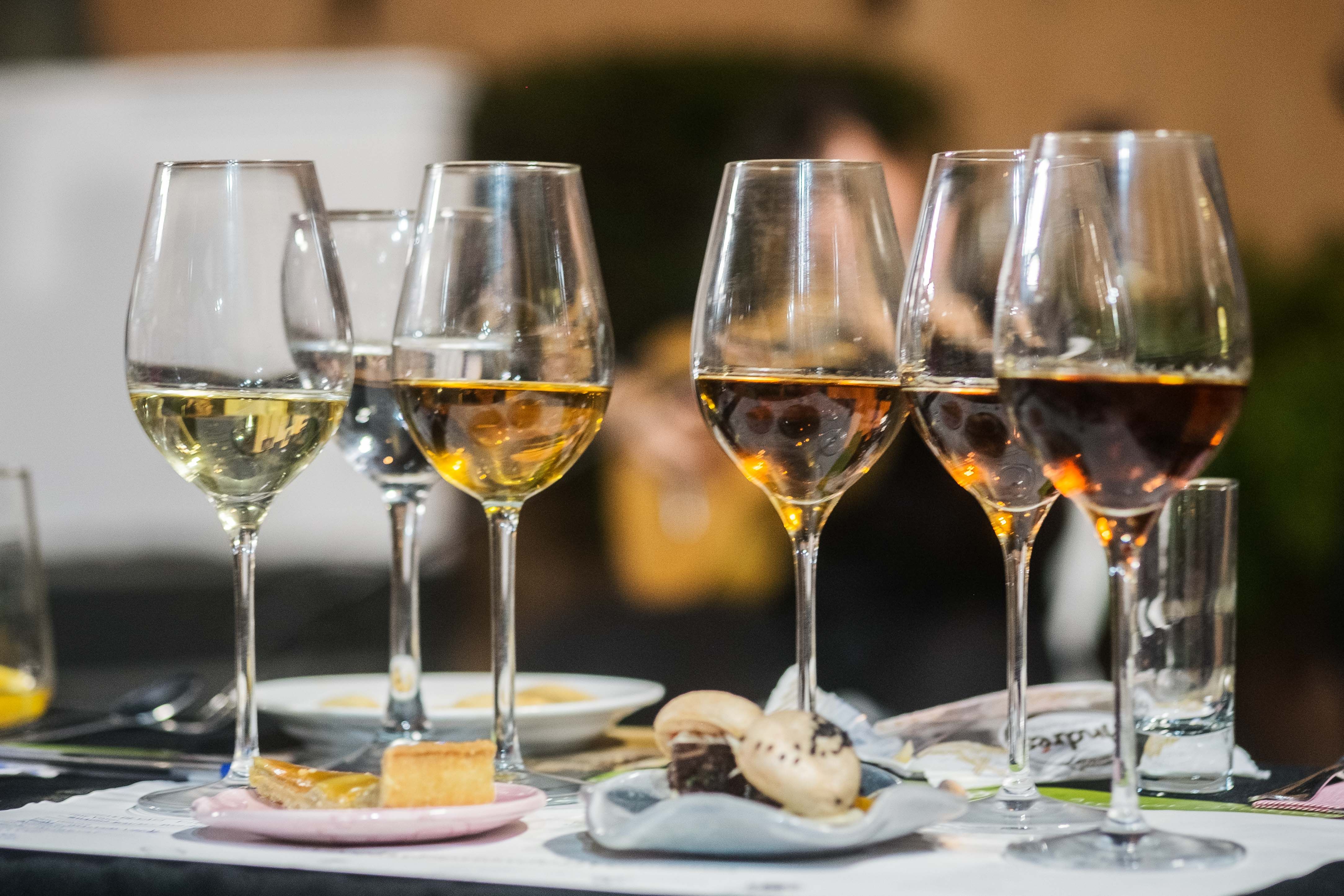 Imagen de archivo de unas copas de vino durante una cata en Jerez.