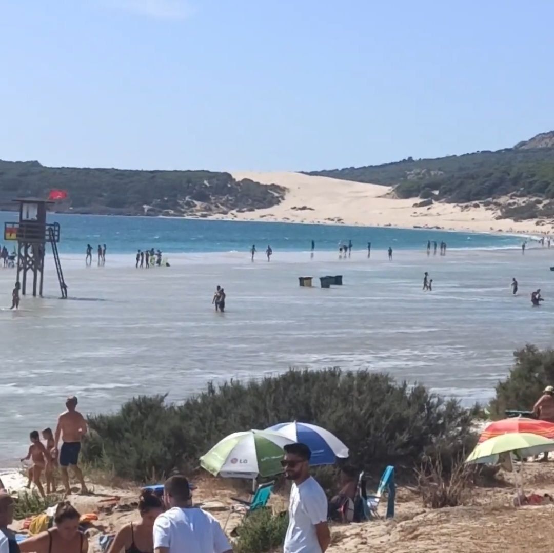 La arena de Bolonia completamente inundada. Facebook: Yoly Cádiz