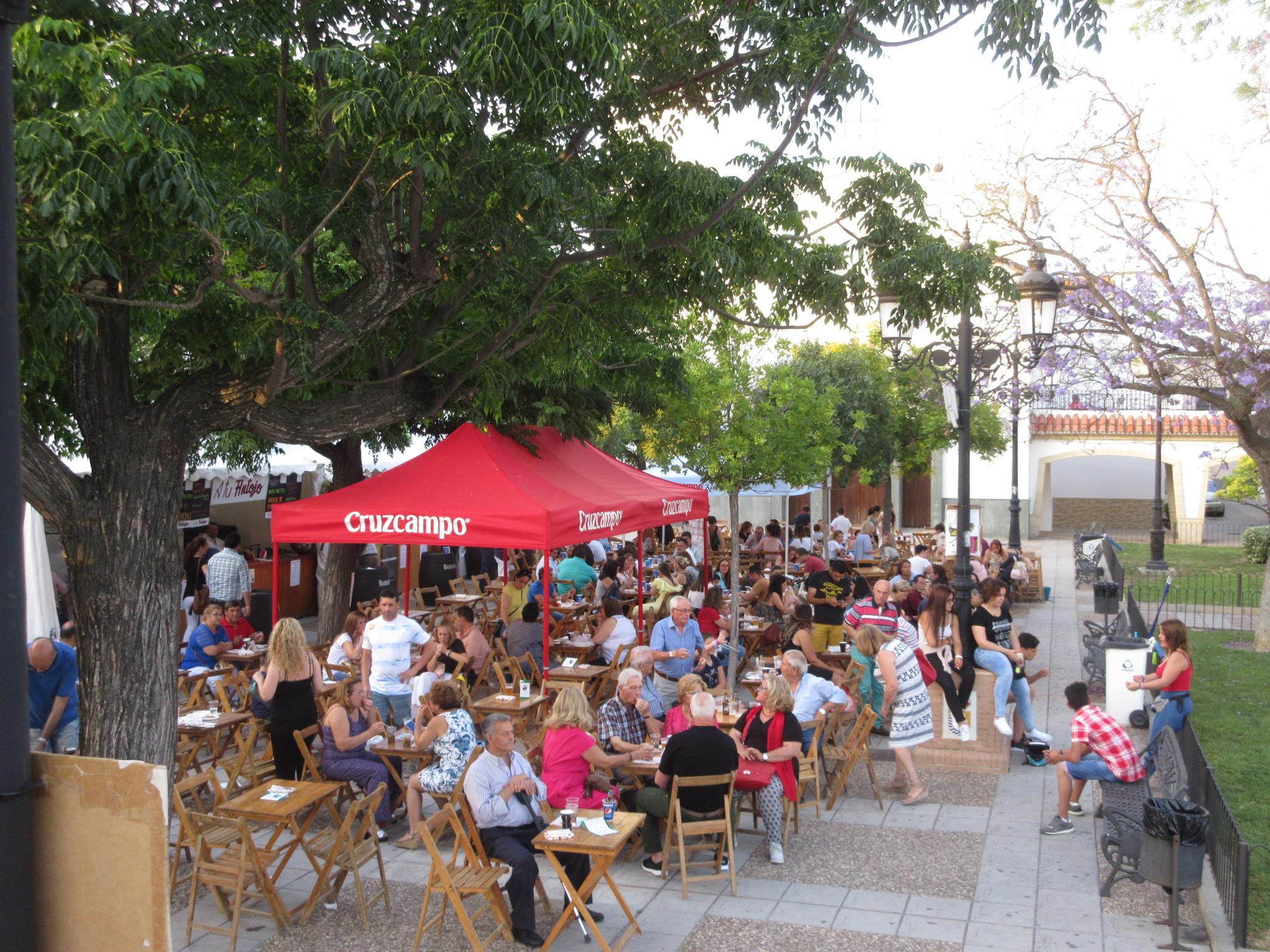 Una imagen de ediciones pasadas de la Feria de la Tapa de Guadalcacín. FOTO: JULIÁN OSLÉ. 