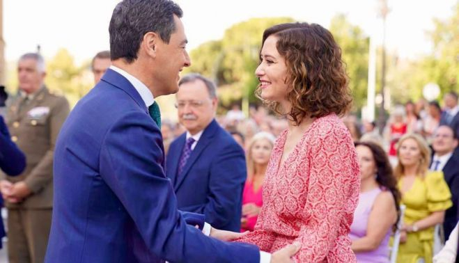 Isabel Díaz Ayuso, junto al presidente de la Junta de Andalucía, Juan Manuel Moreno.