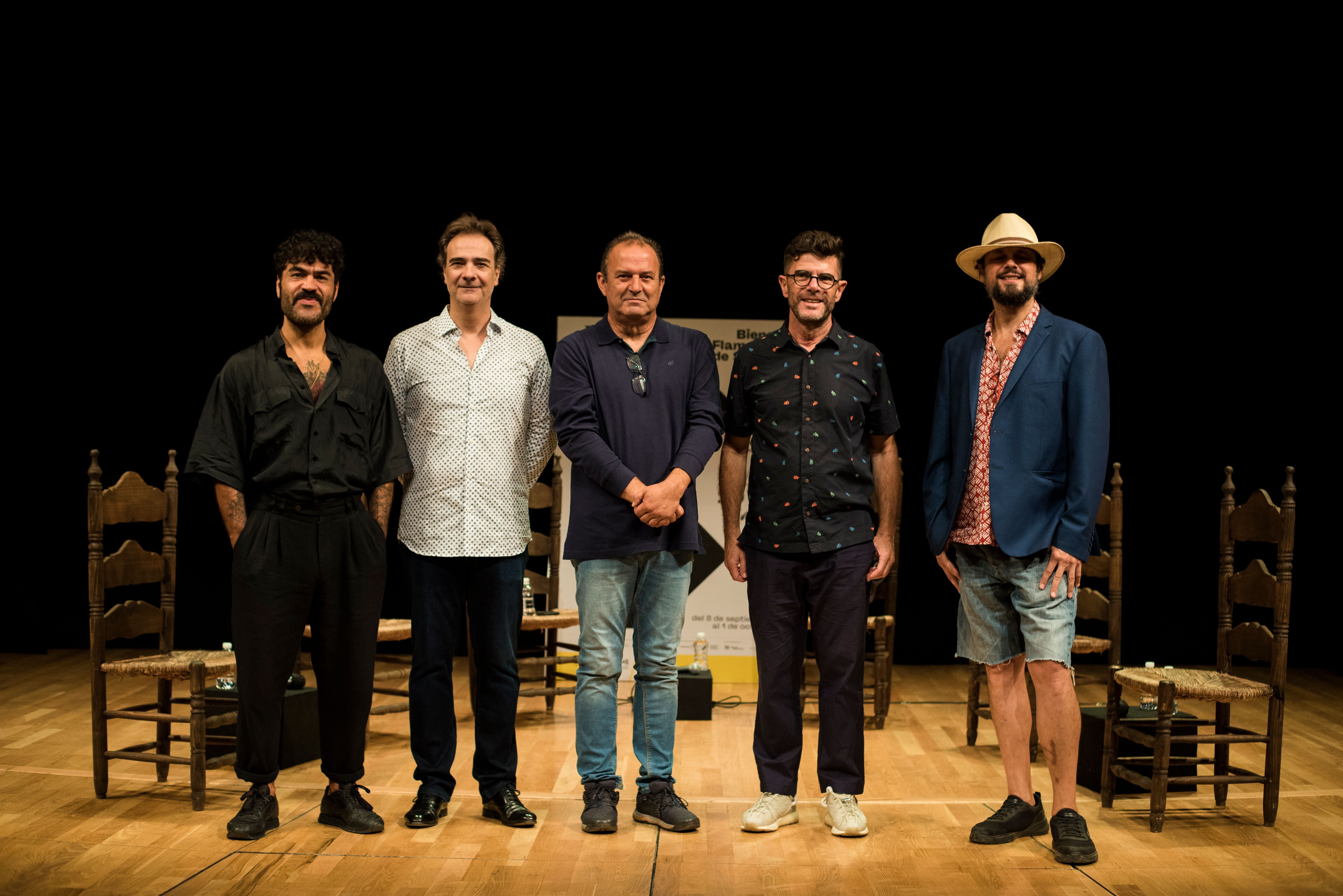 'Guitarra desnuda' en la Bienal, catorce recitales de maestros del toque. En el centro de la imagen, Gerardo Núñez, coordinador del ciclo.