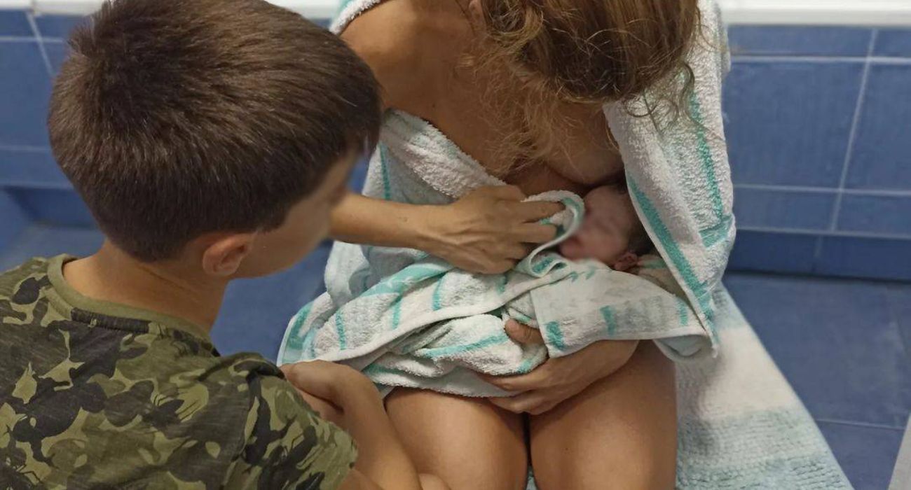 El pequeño Daniel ha llegado al mundo en el cuarto de baño de su casa con su padre como matrón.