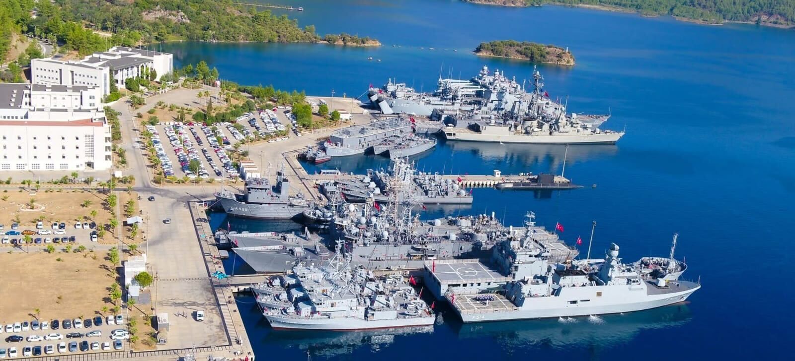 Unidades del ejercicio Dynamic Mariner/Mavi Balina '22 en la base naval de Aksaz, Turquía. OTAN