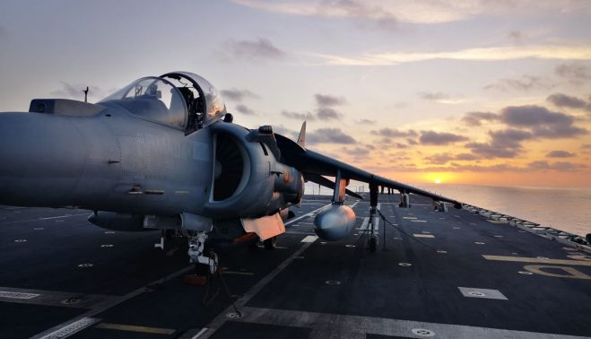 Un Harrier en la cubierta del portaaeronaves Juan Carlos I. ARMADA